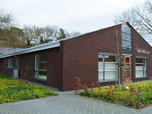 Het gebouw van gezondheidscentrum de Mölle in Klarenbeek